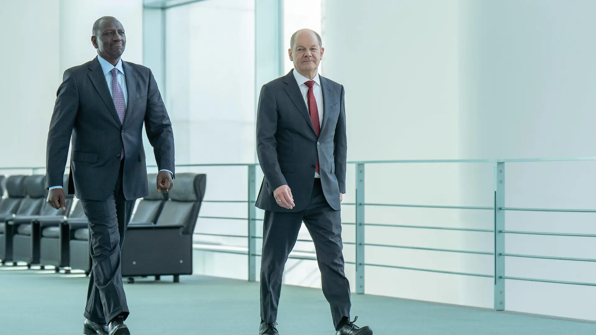 Bundeskanzler Olaf Scholz, Staatspräsident Republik Kenia, William Ruto Bundeskanzler Olaf Scholz SPD empfängt Staatspräsident Republik Kenia, William Ruto im Bundeskanzleramt Berlin Berlin GER *** Federal Chancellor Olaf Scholz, President of the Republic of Kenya, William Ruto Federal Chancellor Olaf Scholz SPD receives President of the Republic of Kenya, William Ruto at the Federal Chancellery Berlin Berlin GER