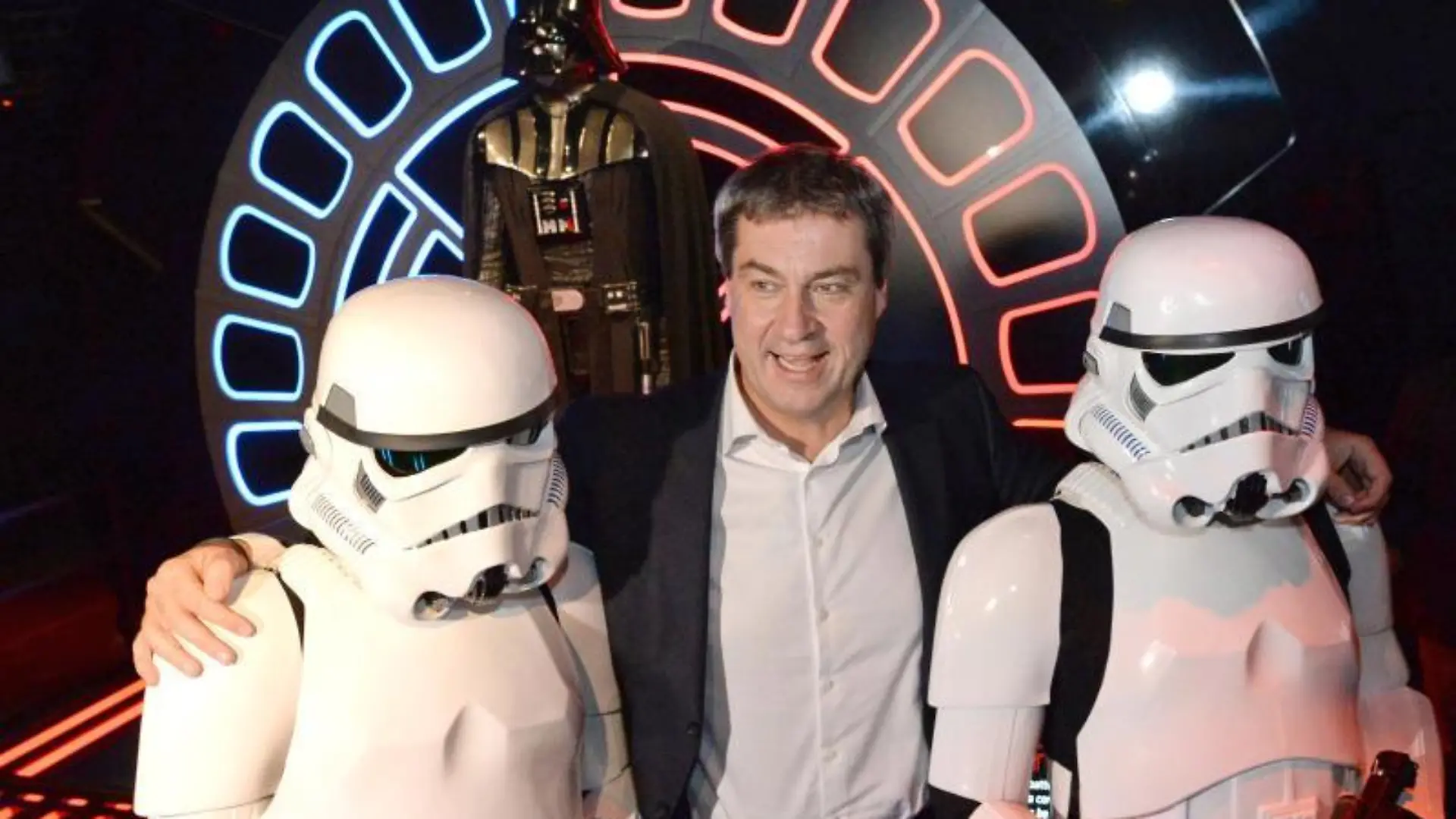 Söder besucht "Star Wars Identities"