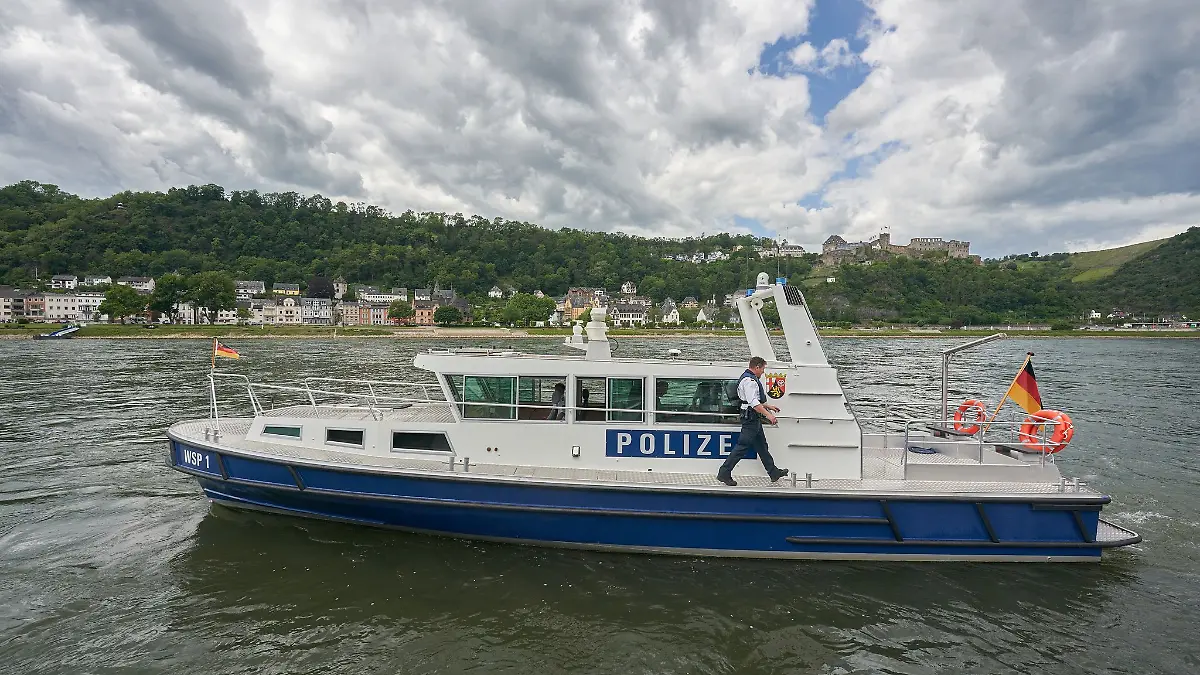 Die Wasserschutzpolizei war bei dem Schiffsunfall auf dem Rhein im Einsatz. (Symbolbild)