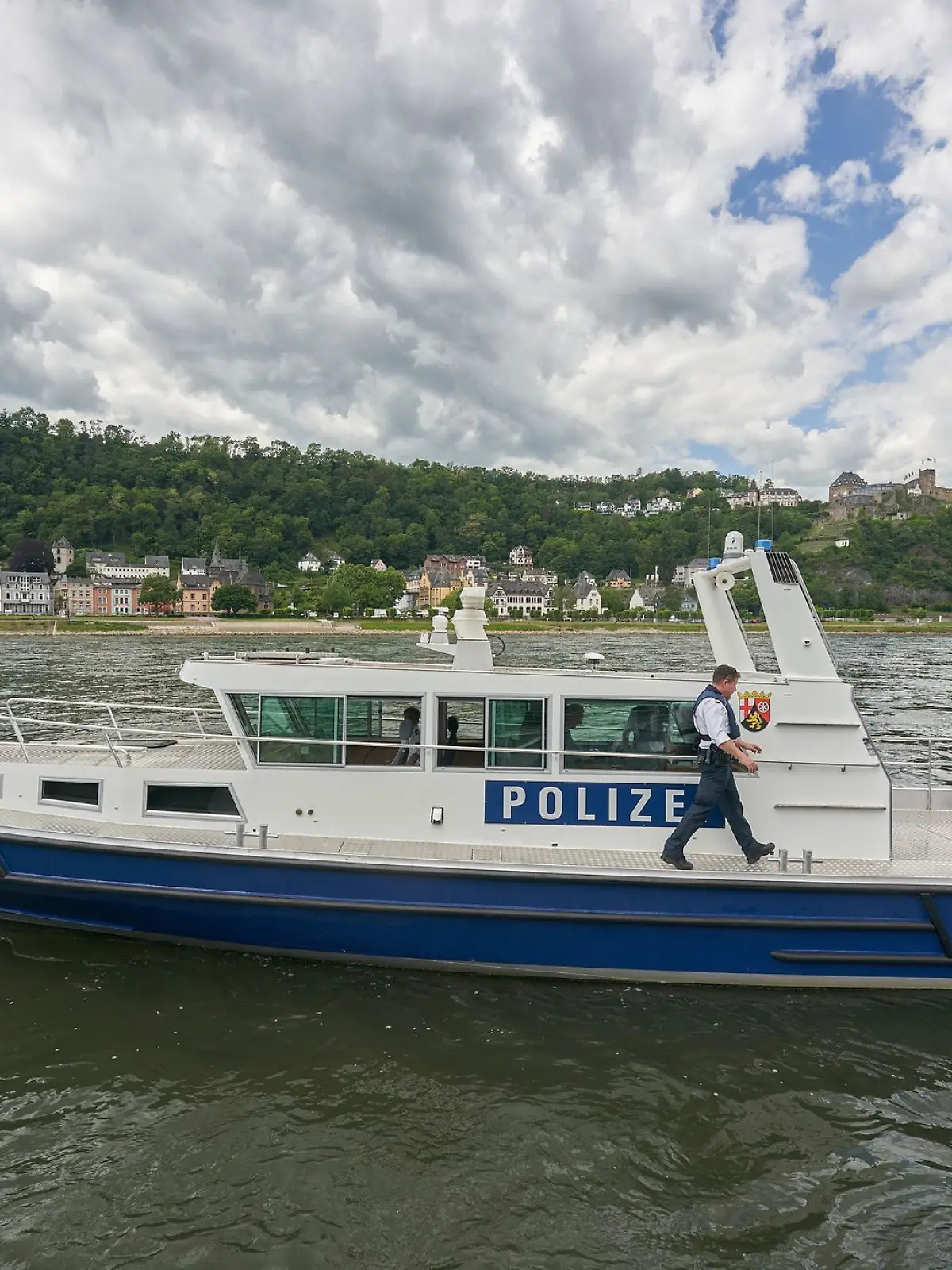 Bild zu: "Schiffskollision auf dem Rhein! Tankfrachter mit Leck"