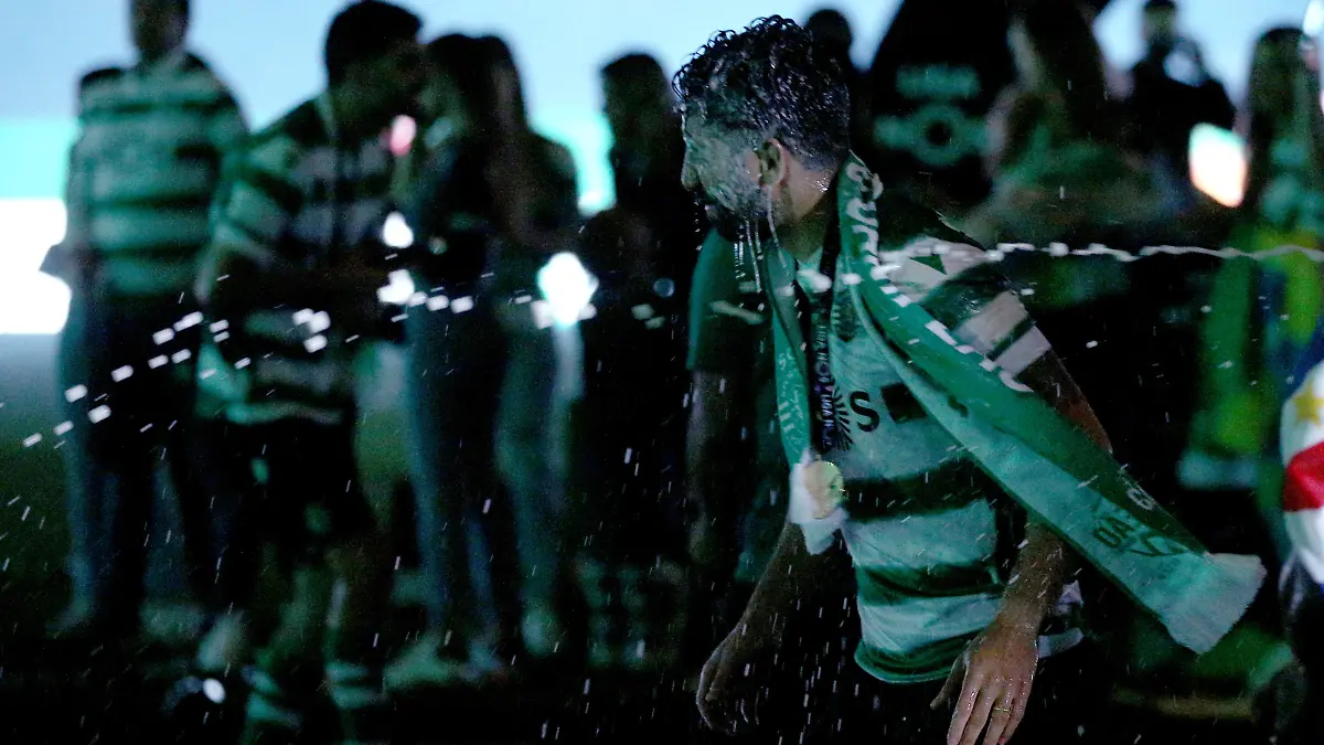 Sporting CP v Boavista FC - Liga NOS Sporting s head coach Ruben Amorim celebrates the Portuguese League football title after the match against Boavista FC at Jose Alvalade stadium in Lisbon, Portugal on May 11, 2021. Lisbon Portugal fiuza-sporting210511_np9CX PUBLICATIONxNOTxINxFRA Copyright: xPedroxFiuzax