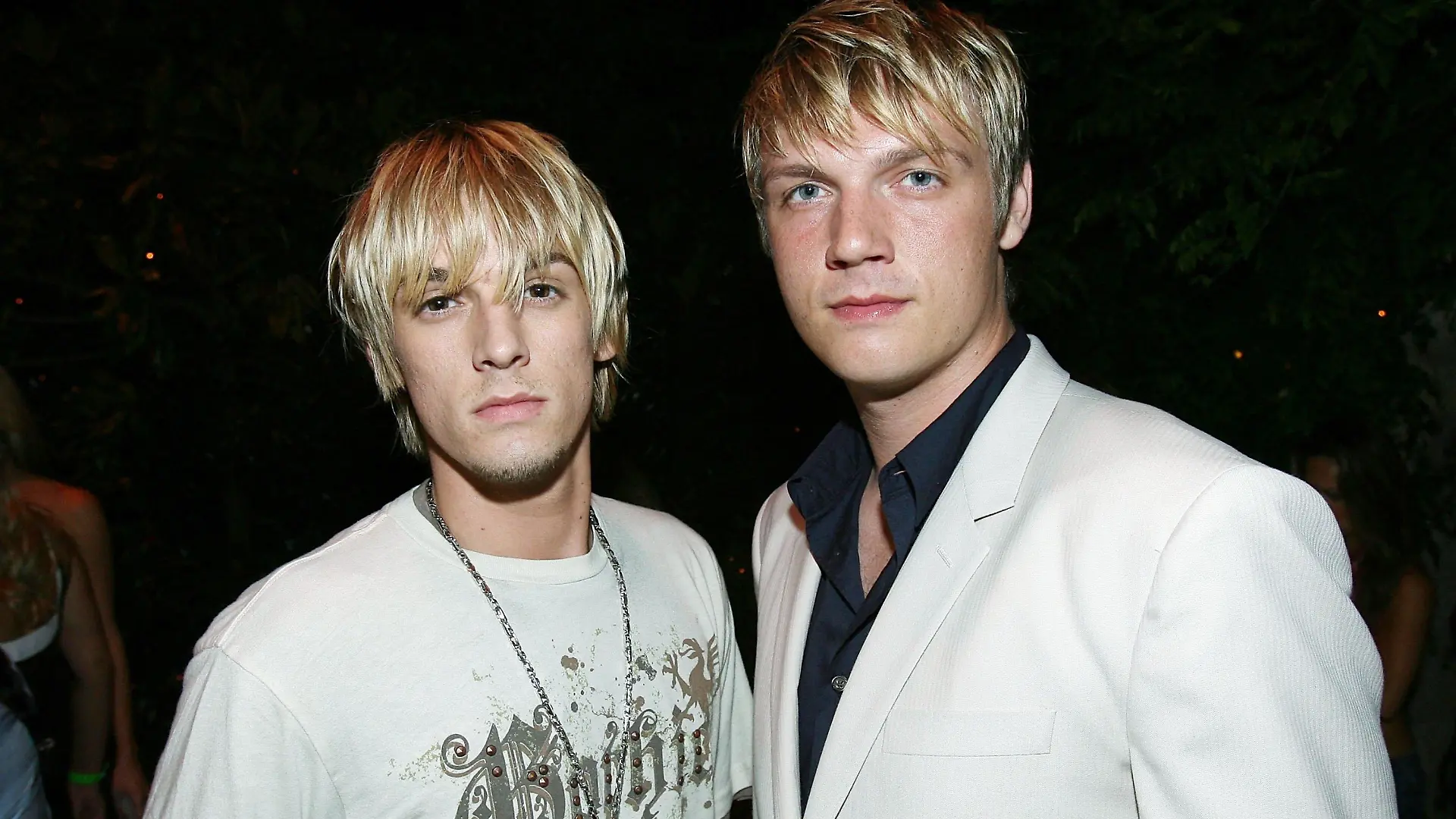 LOS ANGELES, CA - JULY 11: Singers Aaron Carter (L) and Nick Carter (R) attend the Celebrity Locker Room "An All Star Night At The Manion" at the Playboy Mansion on July 11, 2006 in Los Angeles, California. (Photo by Michael Buckner/Getty Images)