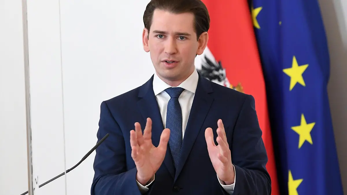 12.05.2021, Österreich, Wien: Sebastian Kurz (ÖVP), Bundeskanzler von Österreich, spricht mit Journalisten vor dem Ministerrat im Bundeskanzleramt in Wien. Die österreichische Justiz ermittelt gegen Bundeskanzler Sebastian Kurz wegen möglicher Falschaussage vor dem Ibiza-Untersuchungsausschuss des Parlaments. Das gab der Regierungschef von der konservativen ÖVP am Mittwoch bekannt. Foto: Helmut Fohringer/APA/dpa +++ dpa-Bildfunk +++