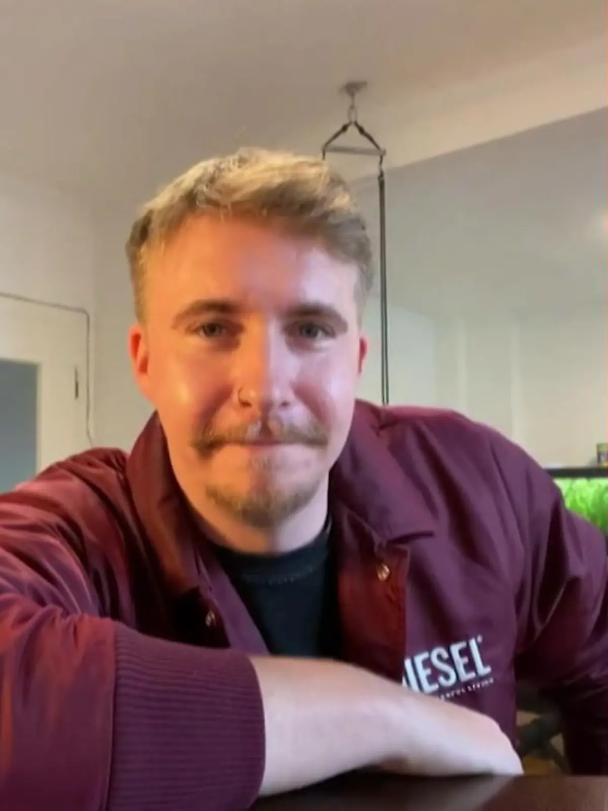 Bild zu: "David Friedrich reagiert auf Jessica & Johannes als Paar"