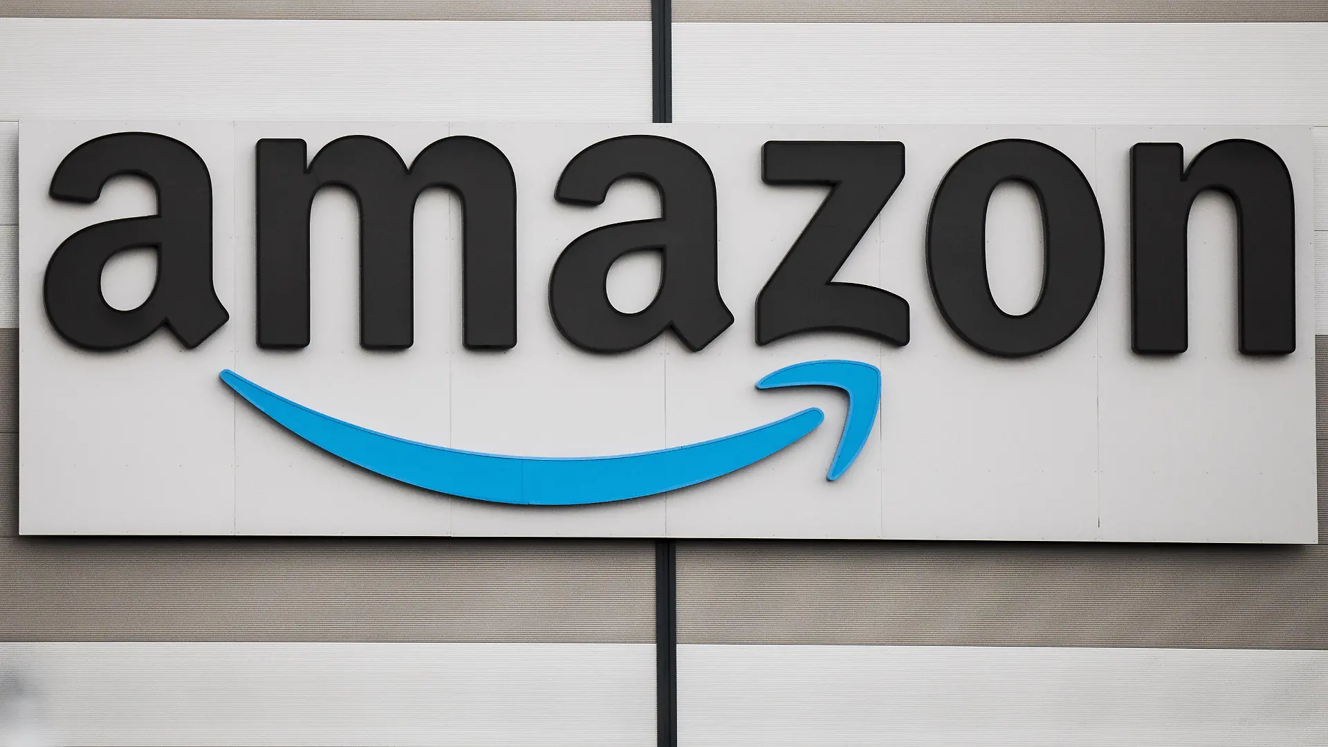 Sortierzentrum vom Onlineversandhaendler Amazon Logistics in Schoenefeld, 17.12.2019. Schoenefeld Deutschland *** Sorting center of the online mail order company Amazon Logistics in Schoenefeld, 17 12 2019 Schoenefeld Germany PUBLICATIONxINxGERxSUIxAUTxONLY Copyright: xFlorianxGaertner/photothek.netx