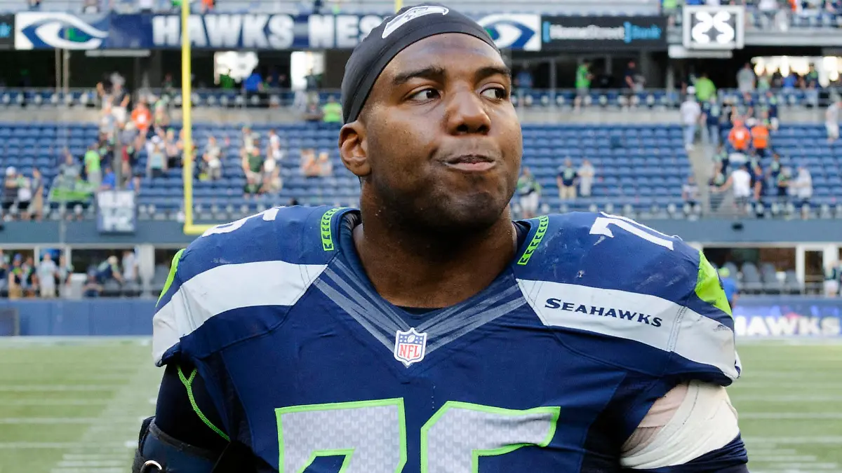 NFL, American Football Herren, USA Denver Broncos at Seattle Seahawks Sep 21, 2014 Seattle, WA, USA Seattle Seahawks tackle Russell Okung 76 walks off the field after the game between the Seattle Seahawks and the Denver Broncos at CenturyLink Field. Seattle defeated Denver 26-20. Seattle CenturyLink Field WA USA, EDITORIAL USE ONLY PUBLICATIONxINxGERxSUIxAUTxONLY Copyright: xStevenxBisigx 8100009