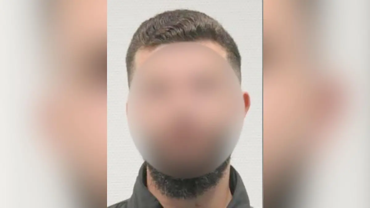 Der Tatverdächtige auf dem Fahndungsbild der Polizei.