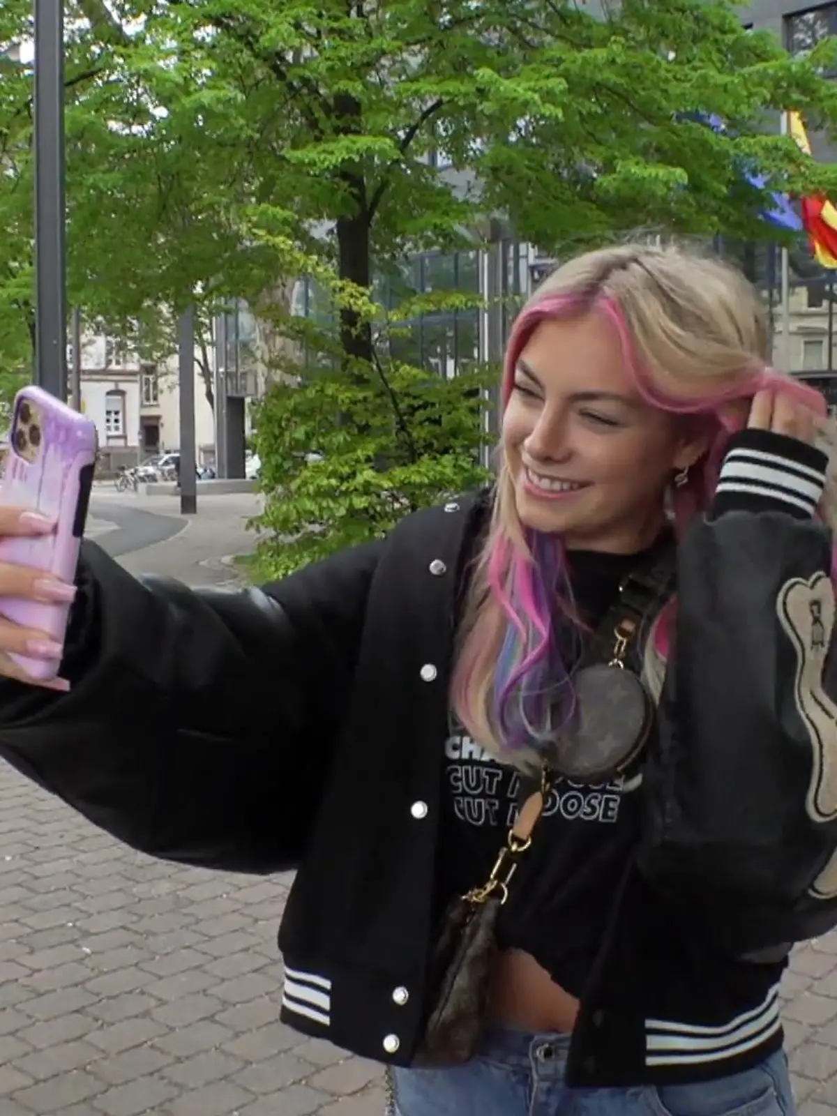 Chany Dakota ist nicht nur ein hessischer TikTok-Star der allerersten Stunde, sondern konstant erfolgreich auf vielen Social-Media-Kanälen. Ihre Gefühle teilt sie aber auch gerne in der Musik.