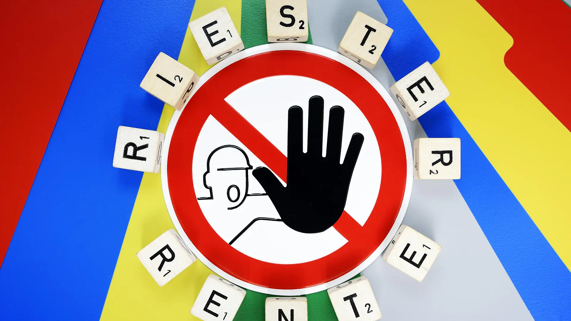 Riester-Rente und Warnschild
Riester Pension and Warning label