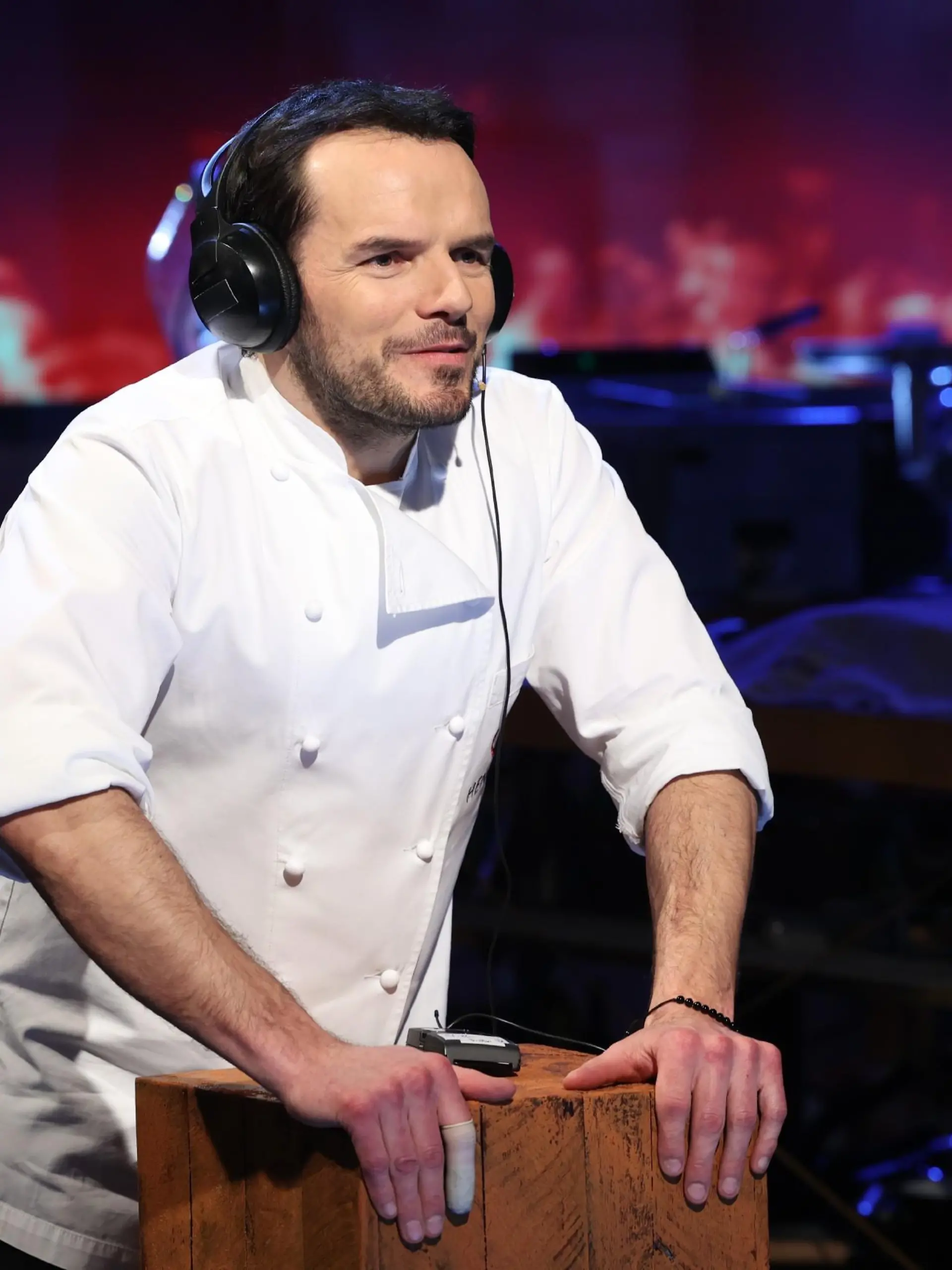 Steffen Henssler bei "Grill den Henssler" - Er spricht da unter anderem über seinen Musik-Geschmack.