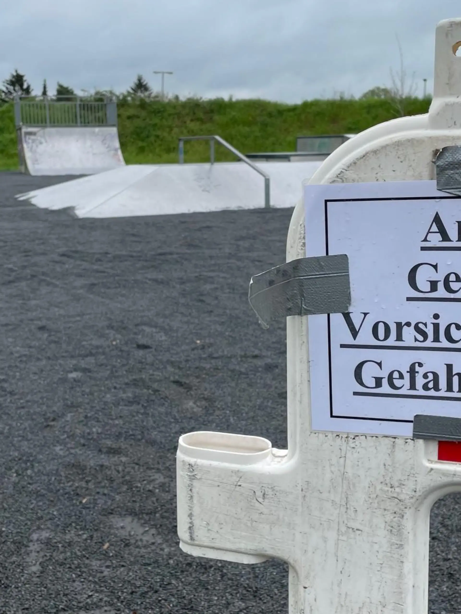 Skaterpark mit ungewöhnlicher Aktion gesperrt.