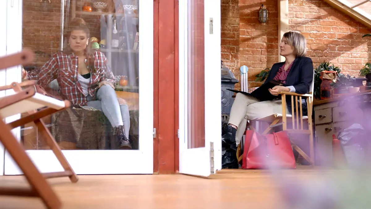 Vivien macht eine Psychotherapie „Unter uns“-Folge vom 27.05.2021