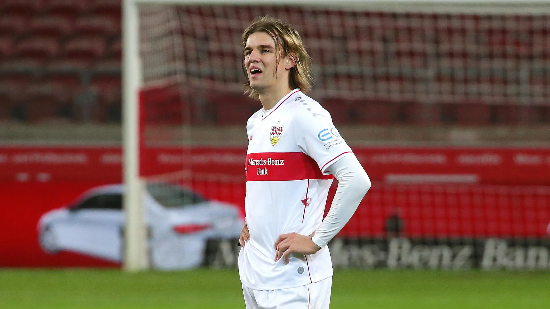Fußball Bundesliga VfB Stuttgart vs. Bayern München Stuttgart, Bundesliga, VfB Stuttgart vs. Bayern München, Borna Sosa VfB enttäuscht Pressefoto Baumann / Hansjürgen Britsch / Pool DFL REGULATIONS PROHIBIT ANY USE OF PHOTOGRAPHS AS IMAGE SEQUENCES AND OR QUASI VIDEO EDITORIAL USE ONLY NATIONAL AND INTERNATIONAL NEWS AGENCIES OUT Mercedes-Benz Arena Baden-Würrttemberg *** Football Bundesliga VfB Stuttgart vs Bayern Munich Stuttgart, Bundesliga, VfB Stuttgart vs Bayern Munich, Borna Sosa VfB disappoints Press Photo Baumann Hansjürgen Britsch Pool DFL REGULATIONS PROHIBIT ANY USE OF PHOTOGRAPHS AS IMAGE SEQUENCES AND OR QUASI VIDEO EDITORIAL USE ONLY NATIONAL AND INTERNATIONAL NEWS AGENCIES OUT Mercedes Benz Arena Baden Württemberg Poolfoto Pressefoto Bauman/Hansjürgen Br ,EDITORIAL USE ONLY