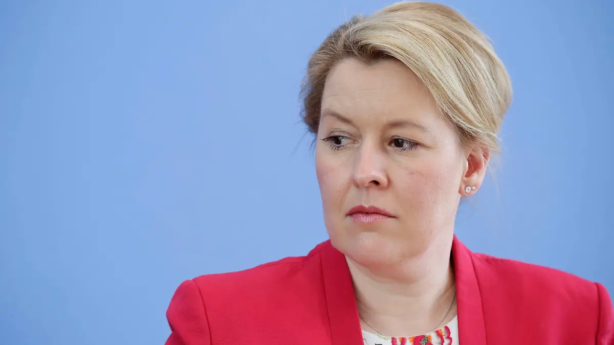 10.05.2021, Berlin, Deutschland - Pressekonferenz: 8. Jahresbericht des Hilfetelefons Gewalt gegen Frauen. Foto: Franziska Giffey, SPD, Bundesministerin fuer Familie, Senioren, Frauen und Jugend. *** 10 05 2021, Berlin, Germany Press Conference 8 Annual Report of the Violence against Women Helpline Photo Franziska Giffey, SPD, Federal Minister for Family Affairs, Senior Citizens, Women and Youth