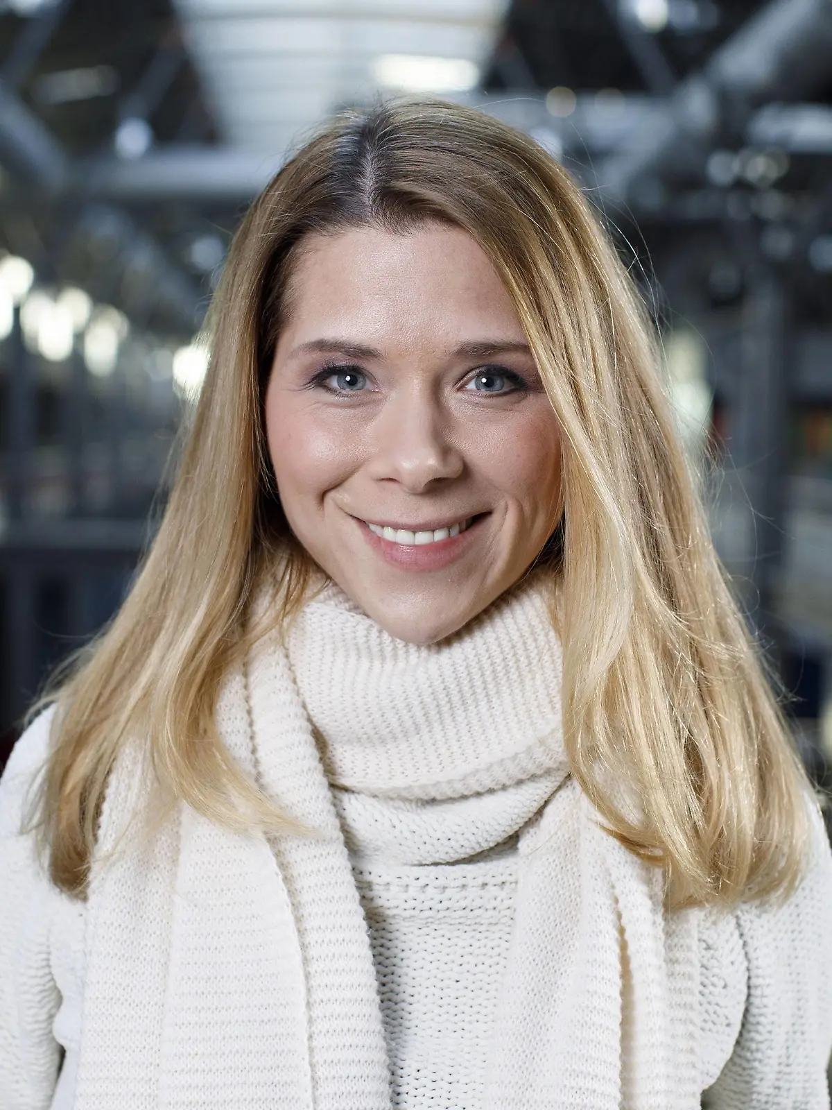  Tanja Szewczenko beim exklusiven Photoshooting am Set der RTL TV-Serie Alles was zählt in den MMC Studios. Köln, 10.03.2017 Foto:xC.xHardtx/xFuturexImage
