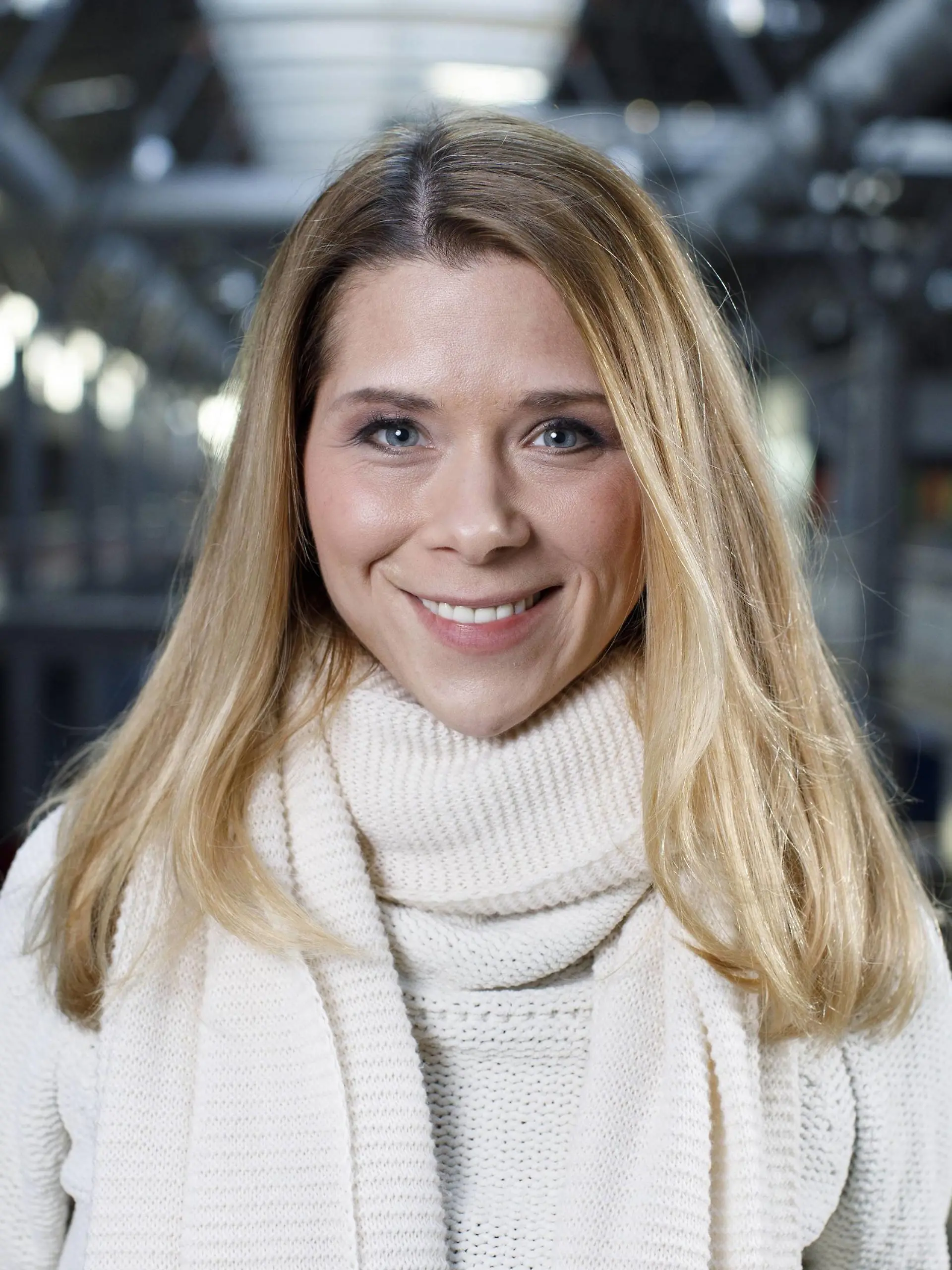  Tanja Szewczenko beim exklusiven Photoshooting am Set der RTL TV-Serie Alles was zählt in den MMC Studios. Köln, 10.03.2017 Foto:xC.xHardtx/xFuturexImage