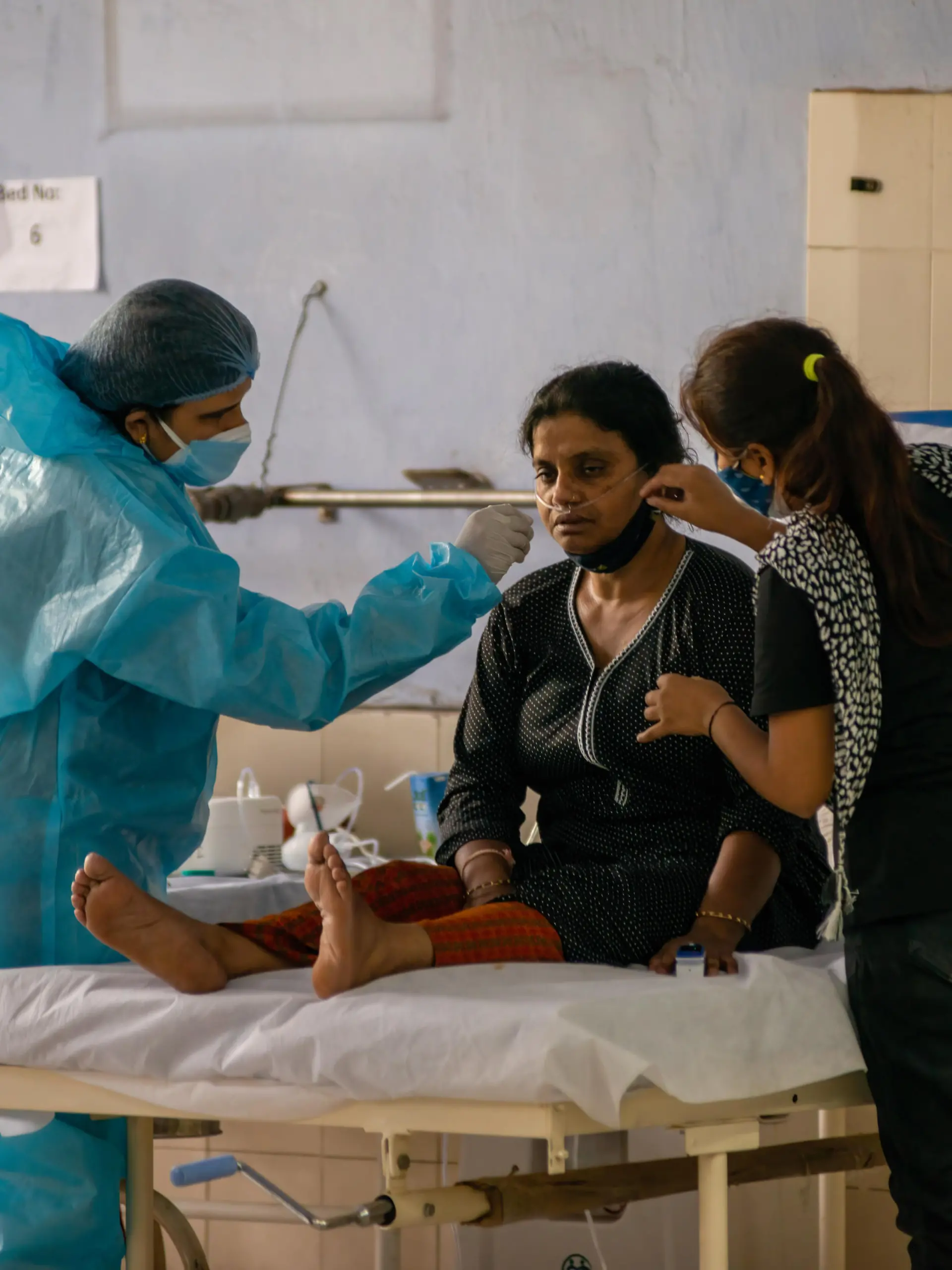 In Indien kämpfen die Menschen gegen die zweite tödliche Welle der Corona-Pandemie - und einer neuen Epidemie, der Mukormykose.