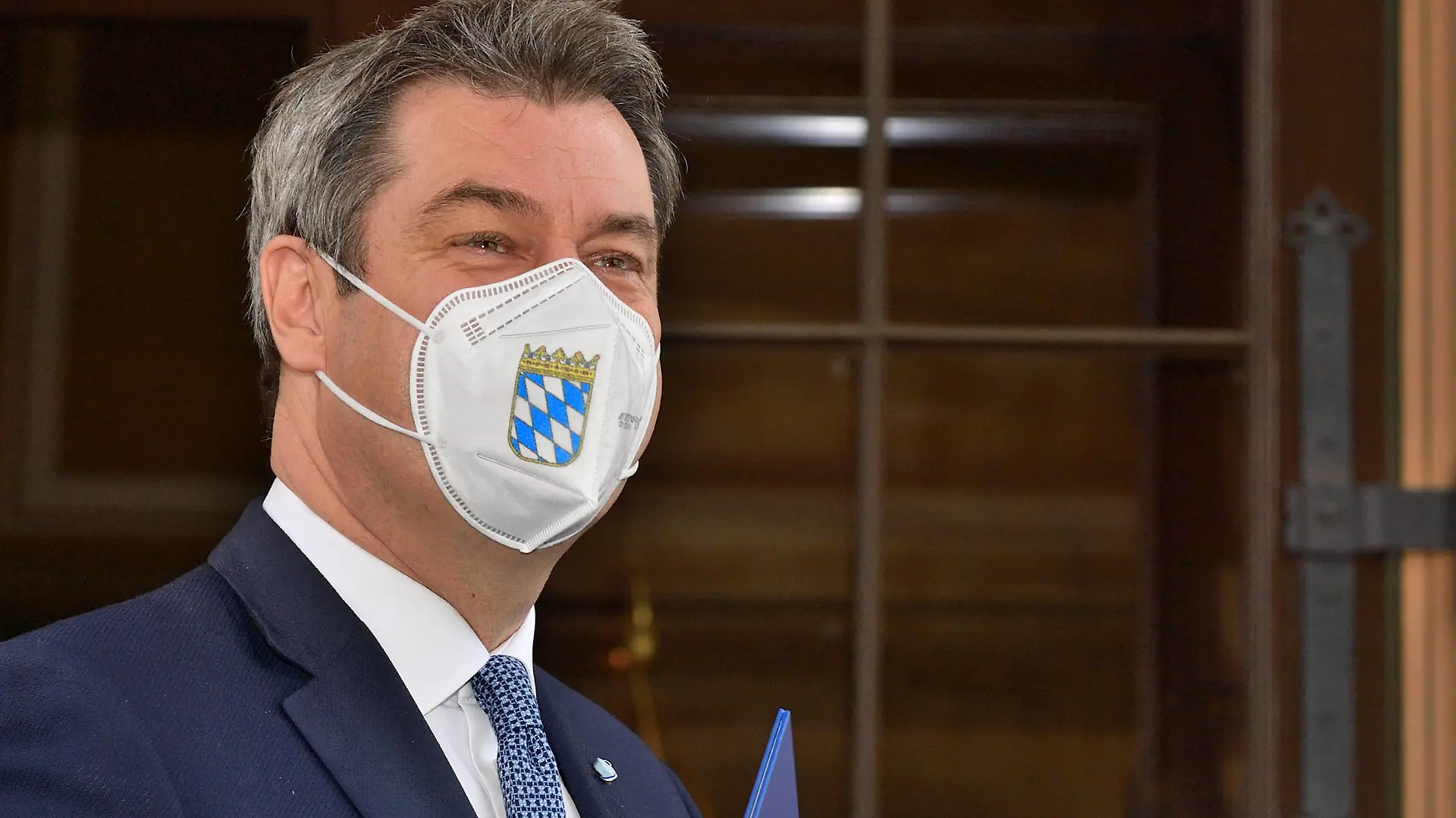 Markus Söder mit FFP2 Maske geschützt. Der Bayerische Ministerpräsident Markus Söder, CSU, geschützt mit einer FFP2 Maske gegen Coronaviren im Bayerischen Landtag. München Bayern Deutschland *** Markus Söder protected with FFP2 mask The Bavarian Prime Minister Markus Söder, CSU, protected with a FFP2 mask against coronaviruses in the Bavarian Parliament Munich Bavaria Germany Copyright: xRolfxPossx