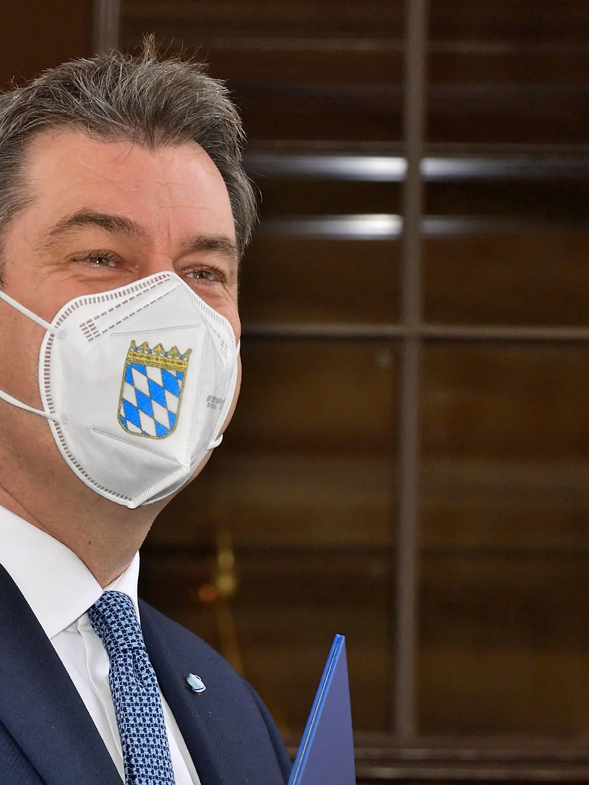 Markus Söder mit FFP2 Maske geschützt. Der Bayerische Ministerpräsident Markus Söder, CSU, geschützt mit einer FFP2 Maske gegen Coronaviren im Bayerischen Landtag. München Bayern Deutschland *** Markus Söder protected with FFP2 mask The Bavarian Prime Minister Markus Söder, CSU, protected with a FFP2 mask against coronaviruses in the Bavarian Parliament Munich Bavaria Germany Copyright: xRolfxPossx 