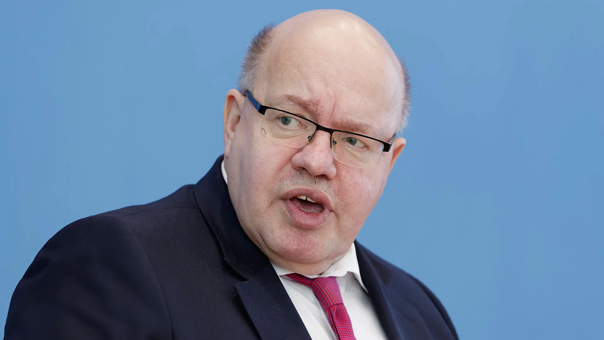 Peter Altmaier 2021-04-27, Deutschland, Berlin - Bundespressekonferenz: Peter Altmaier CDU, Bundesminister für Wirtschaft und Energie, präsentiert die Frühjahrsprognose der Bundesregierung für die wirtschaftliche Entwicklung Deutschlands. *** Peter Altmaier 2021 04 27, Germany, Berlin Federal Press Conference Peter Altmaier CDU , Federal Minister for Economic Affairs and Energy, presents the Federal Governments Spring Forecast for Germanys Economic Development