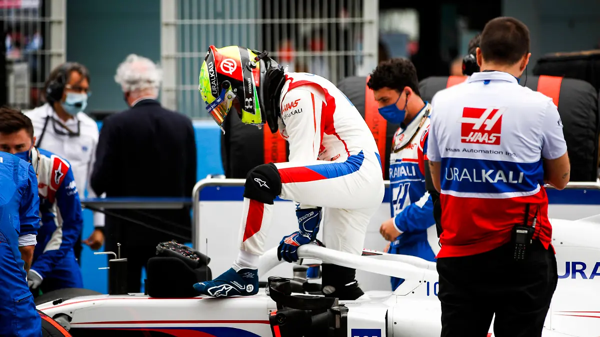  Formula 1 2021: Spanish GP CIRCUIT DE BARCELONA-CATALUNYA, SPAIN - MAY 09: Mick Schumacher, Haas F1, on the grid during the Spanish GP at Circuit de Barcelona-Catalunya on Sunday May 09, 2021 in Barcelona, Spain. Photo by Zak Mauger / LAT Images Images PUBLICATIONxINxGERxSUIxAUTxHUNxONLY GP2104_122819_56I7447