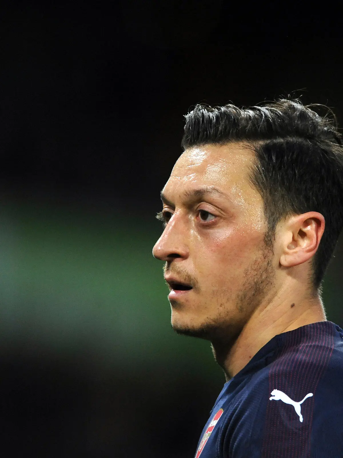 ARCHIV - 24.04.2019, Großbritannien, Wolverhampton: Fußball: Premier League, England, Wolverhampton Wanderers - FC Arsenal, 31. Spieltag. Mesut Özil von Arsenal stehen nach dem 2:0 auf dem Platz. (Zu dpa: «Nach Tweet zu Uiguren: Chinas «eFootball PES 2020» verbannt Özil») Foto: Rui Vieira/AP/dpa +++ dpa-Bildfunk +++