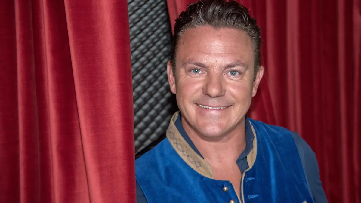 Frankfurt, 2. Mai 2023, Sänger Stefan Mross posiert bei der Vorstellung als Botschafter des 13. Frankfurter Oktoberfest. Die Frankfurter Wiesn finden vom 6. September bis 8. Oktober in der Festhalle Hausmann im Waldstadion statt. Foto: Bernd Kammerer