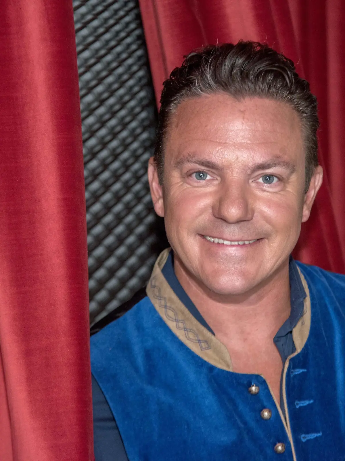 Frankfurt, 2. Mai 2023, Sänger Stefan Mross posiert bei der Vorstellung als Botschafter des 13. Frankfurter Oktoberfest. Die Frankfurter Wiesn finden vom 6. September bis 8. Oktober in der Festhalle Hausmann im Waldstadion statt. Foto: Bernd Kammerer