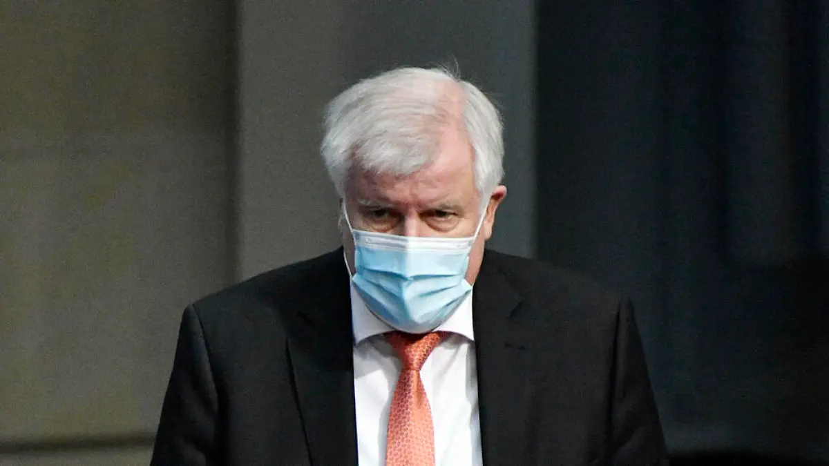 Bundesinnenminister Seehofer hat sich mit dem Coronavirus infiziert