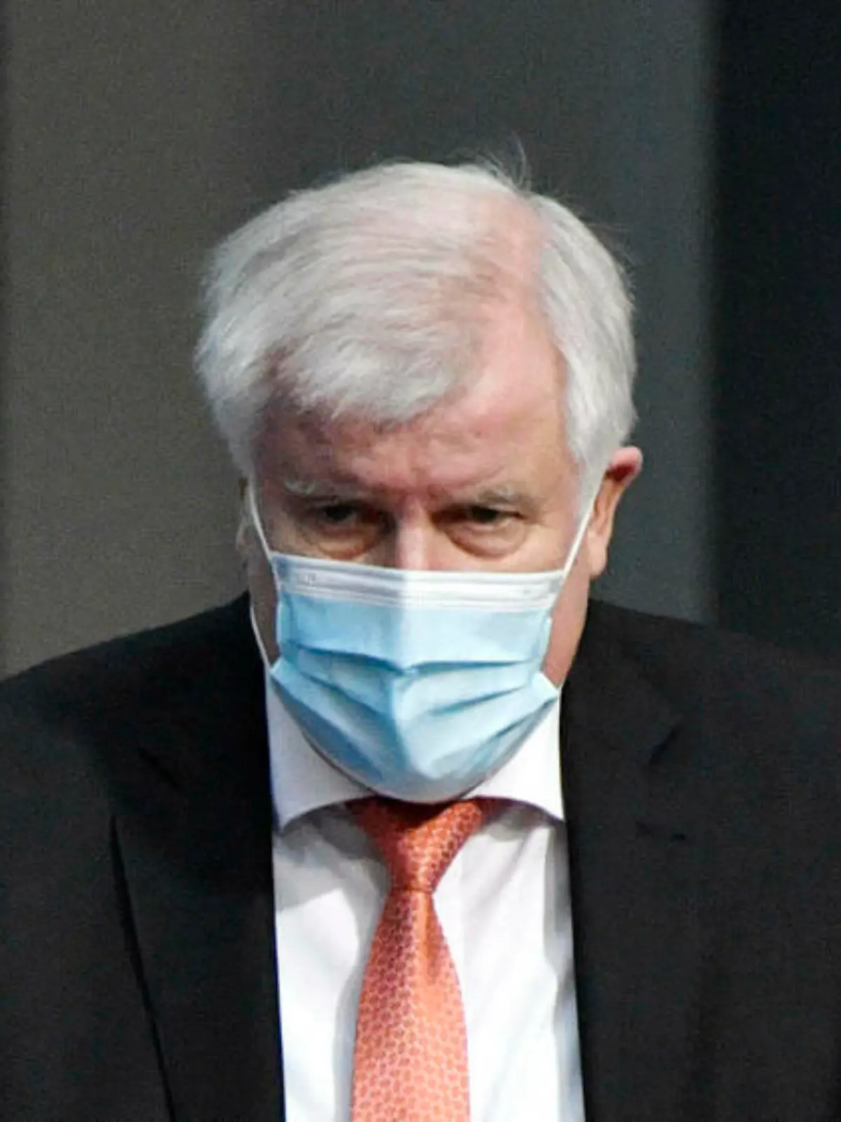 Bundesinnenminister Seehofer hat sich mit dem Coronavirus infiziert