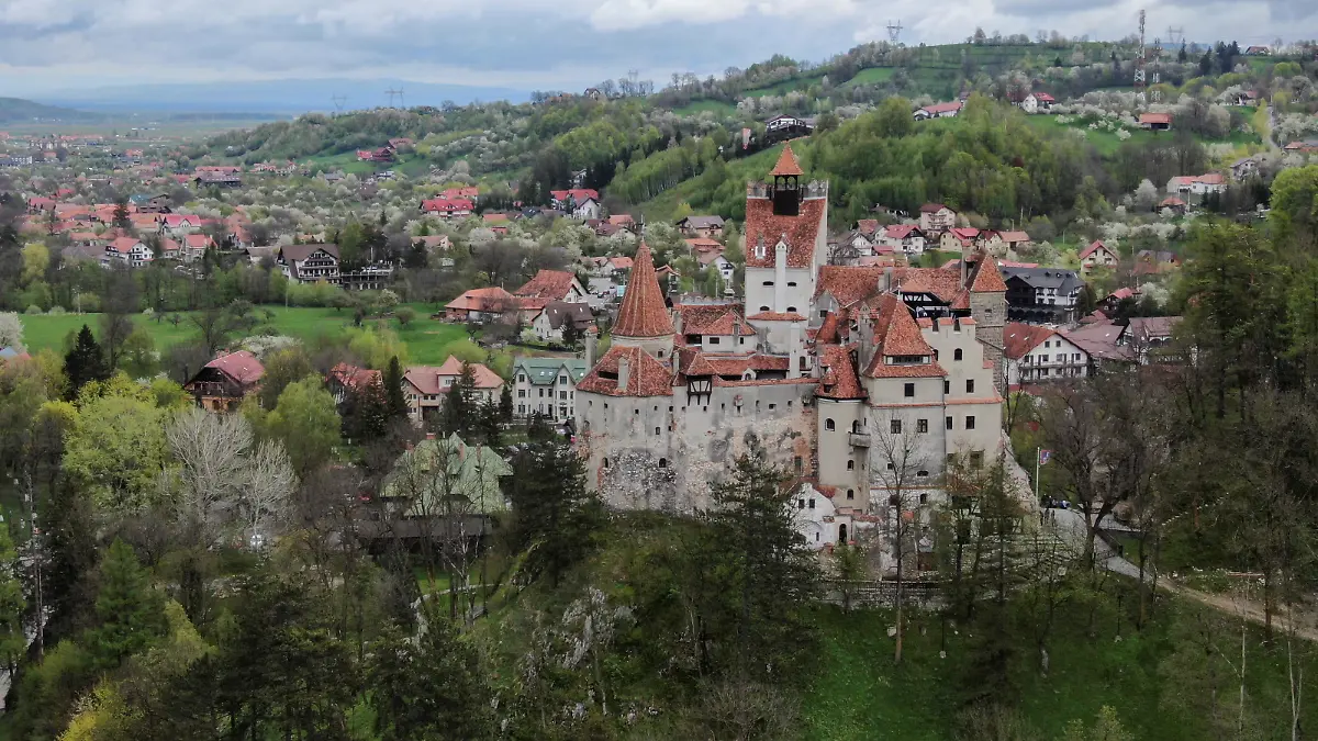 Bran Castle towers above Bran commune, in Brasov county, Romania, May 8, 2021. Picture taken with a drone. Inquam Photos/George Calin via REUTERS ATTENTION EDITORS - THIS IMAGE WAS PROVIDED BY A THIRD PARTY. ROMANIA OUT. NO COMMERCIAL OR EDITORIAL SALES IN ROMANIA