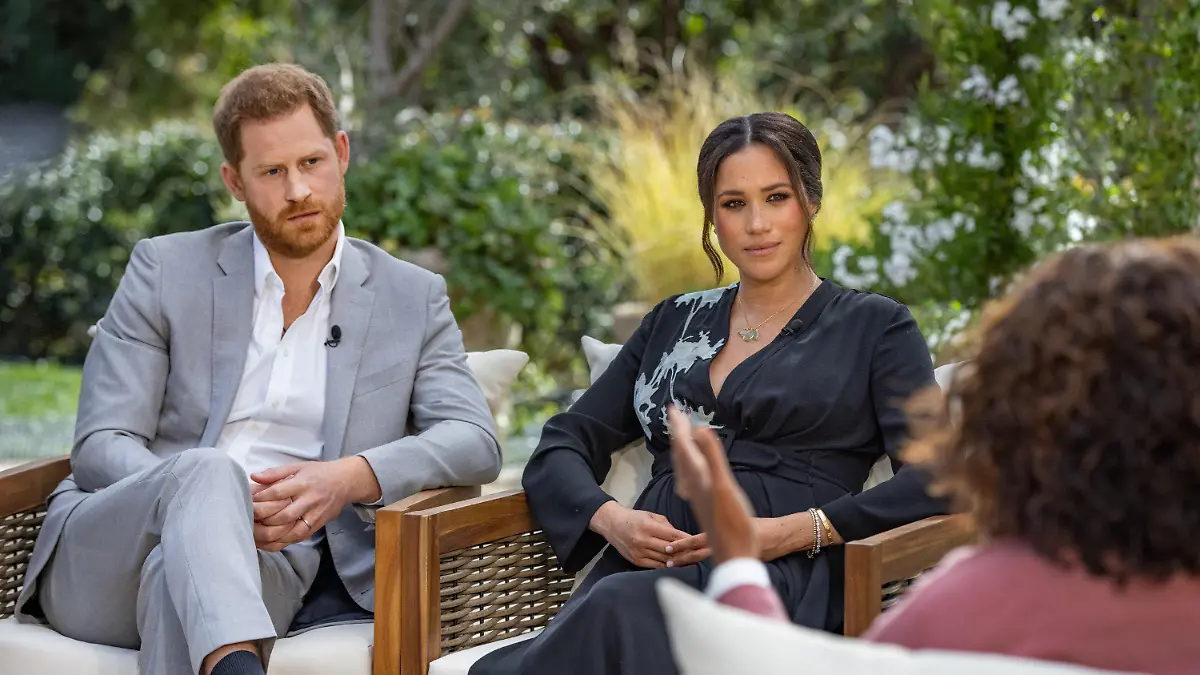 ARCHIV - 16.02.2021, USA, ---: HANDOUT - US-Moderatorin Oprah Winfrey (r) spricht bei einem Interview mit Prinz Harry von Großbritannien und seiner Ehefrau Herzogin Meghan. (Wiederholung mit verändertem Bildausschnitt) Foto: Joe Pugliese/Harpo Productions/PA Media/dpa - ACHTUNG: Nur zur redaktionellen Verwendung im Zusammenhang mit der aktuellen Berichterstattung und nur mit vollständiger Nennung des vorstehenden Credits +++ dpa-Bildfunk +++