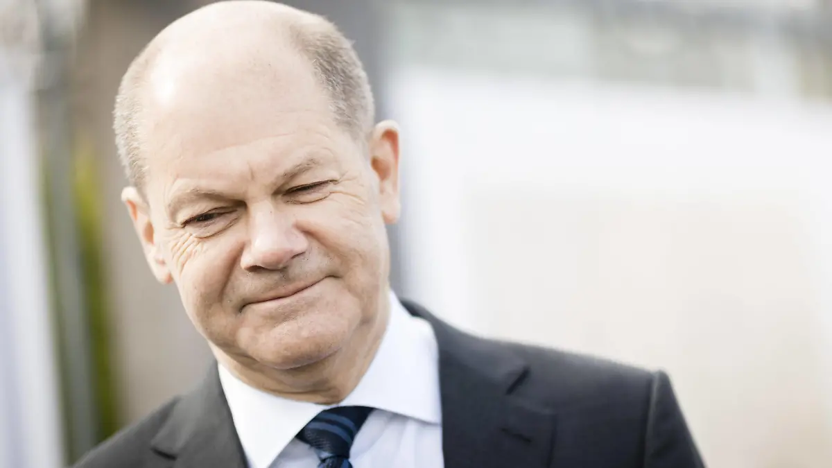Bundesfinanzminister Olaf Scholz, SPD, aufgenommen im Rahmen der Ausstellungseroeffnung zu Sophie Scholl des Internationalen Auschwitz-Komitees und der Gedenkstaette Deutscher Widerstand in der Landesvertretung Niedersachen in Berlin. 06.05.2021. Berlin Deutschland *** Federal Minister of Finance Olaf Scholz, SPD, taken at the opening of the exhibition on Sophie Scholl by the International Auschwitz Committee and the German Resistance Memorial in the State Representation of Lower Saxony in Berlin 06 05 2021 Berlin Germany Copyright: xFelixxZahn/photothek.netx