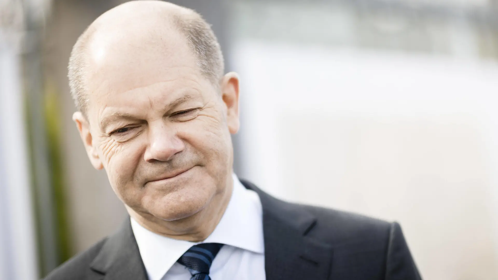  Bundesfinanzminister Olaf Scholz, SPD, aufgenommen im Rahmen der Ausstellungseroeffnung zu Sophie Scholl des Internationalen Auschwitz-Komitees und der Gedenkstaette Deutscher Widerstand in der Landesvertretung Niedersachen in Berlin. 06.05.2021. Berlin Deutschland *** Federal Minister of Finance Olaf Scholz, SPD, taken at the opening of the exhibition on Sophie Scholl by the International Auschwitz Committee and the German Resistance Memorial in the State Representation of Lower Saxony in Berlin 06 05 2021 Berlin Germany Copyright: xFelixxZahn/photothek.netx