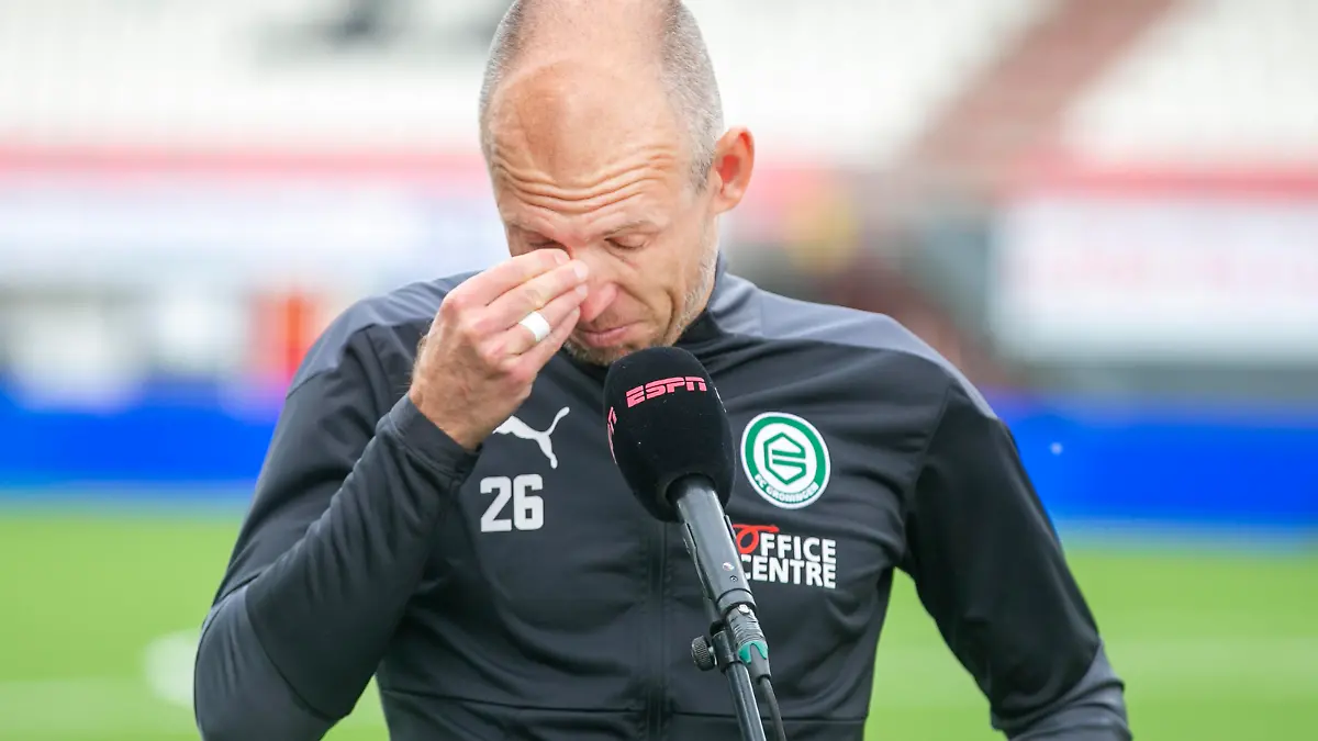 Arjen Robben weint nach seinem Startelf-Comeback