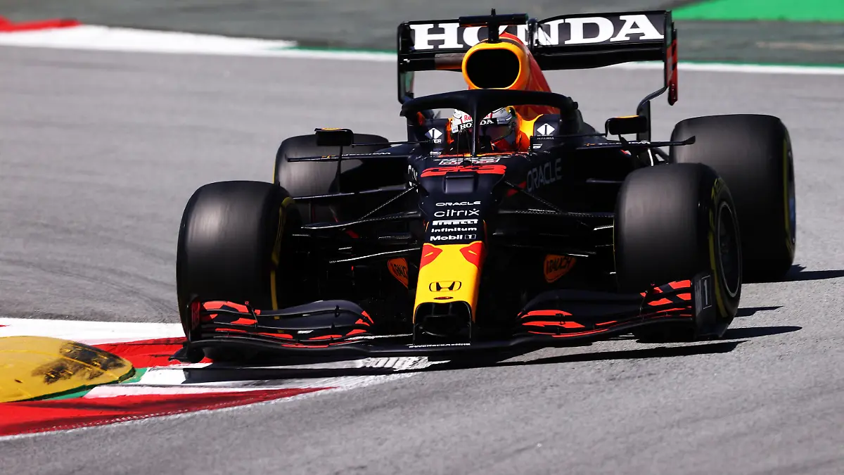 BARCELONA, SPAIN - MAY 08: Max Verstappen of the Netherlands driving the (33) Red Bull Racing RB16B Honda on track during final practice for the F1 Grand Prix of Spain at Circuit de Barcelona-Catalunya on May 08, 2021 in Barcelona, Spain. (Photo by Lars Baron/Getty Images)