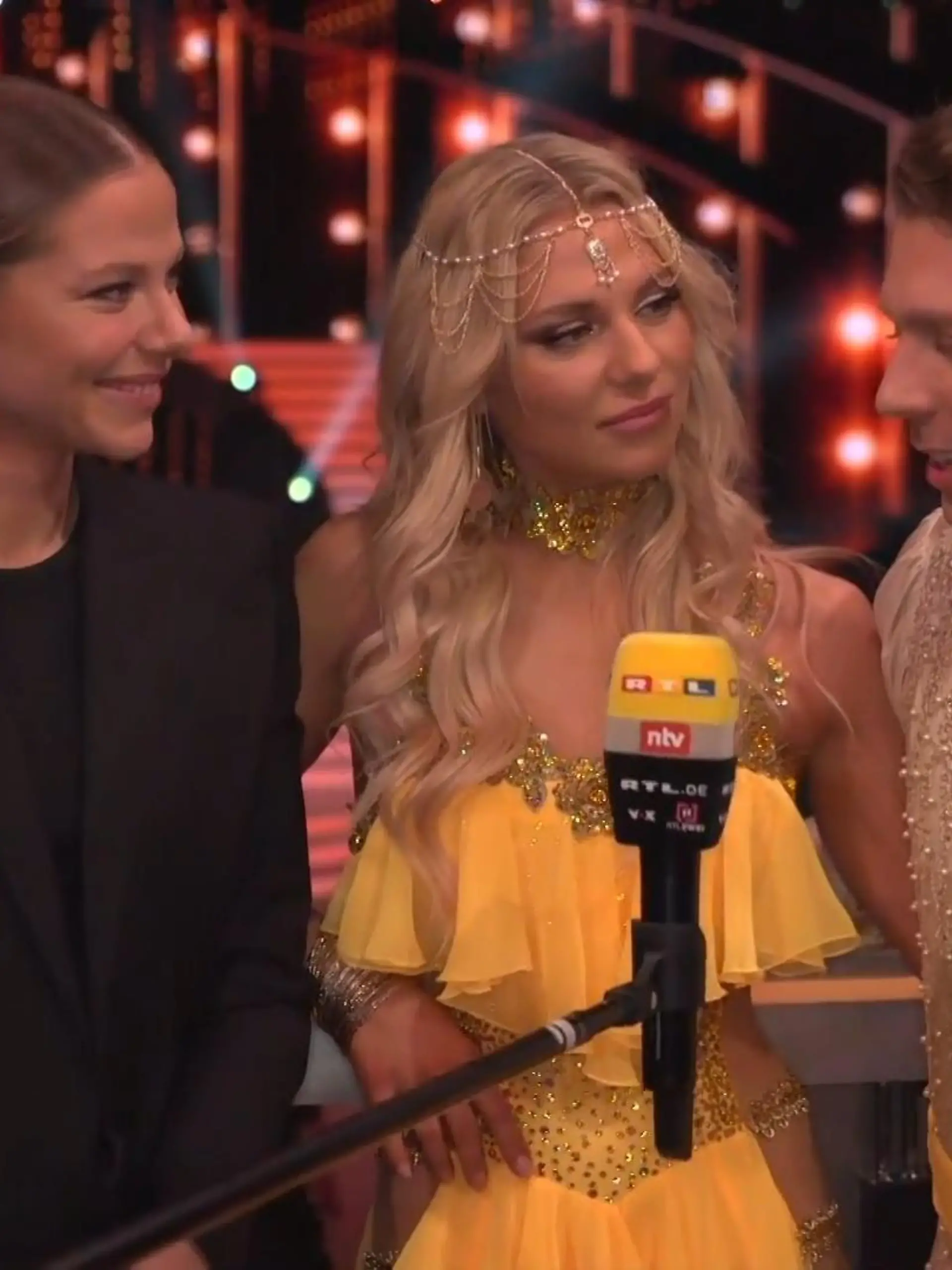 Profitänzer Valentin Lusin sieht auf der Tanzfläche doppelt: Er probte mit Cheyenne und Valentina Pahde.