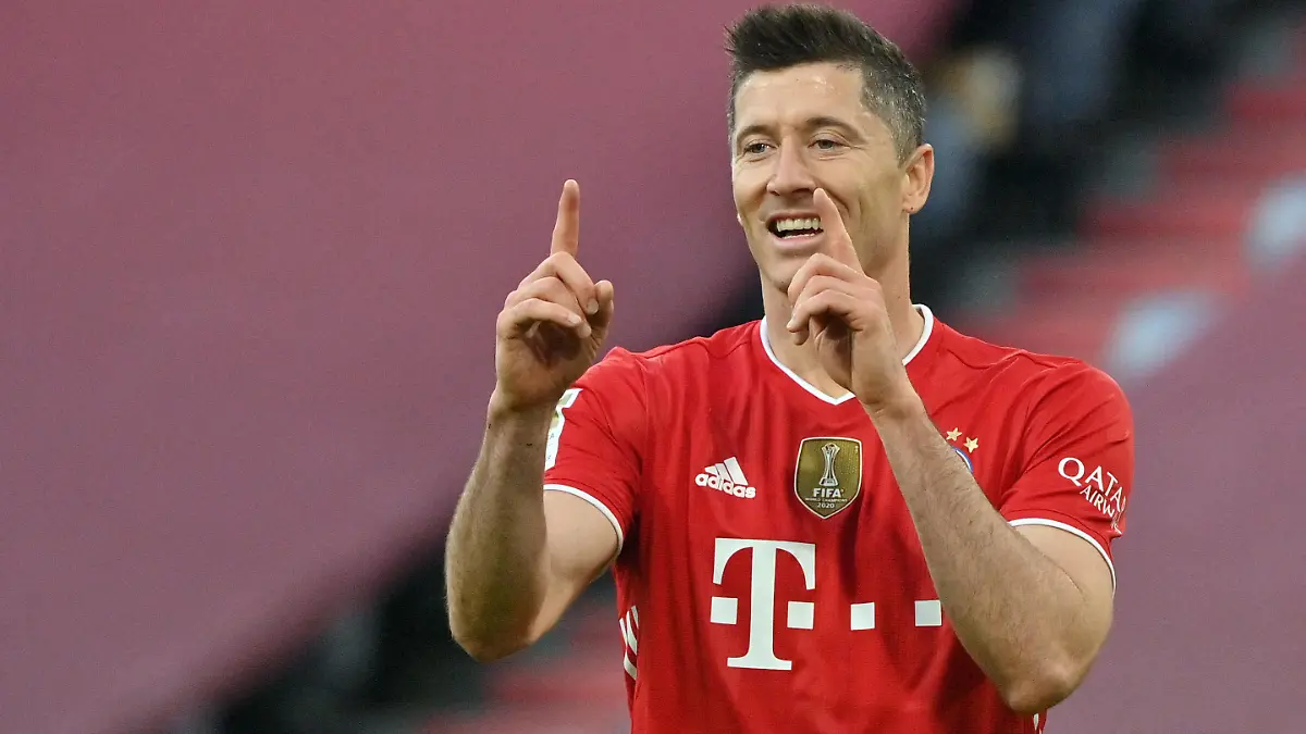 Robert Lewandowski trifft beim 5:0 gegen Gladbach dreimal