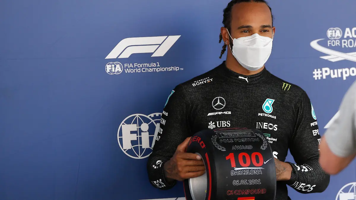  44 Lewis Hamilton GBR, Mercedes-AMG Petronas F1 Team celebrates his 100th pole position, F1 Grand Prix of Spain at Circuit de Barcelona-Catalunya on May 8, 2021 in Barcelona, Spain. Photo by HOCH ZWEI Barcelona Spain *** 44 Lewis Hamilton GBR, Mercedes AMG Petronas F1 Team celebrates his 100th pole position, F1 Grand Prix of Spain at Circuit de Barcelona Catalunya on May 8, 2021 in Barcelona, Spain Photo by HOCH ZWEI Barcelona Spain