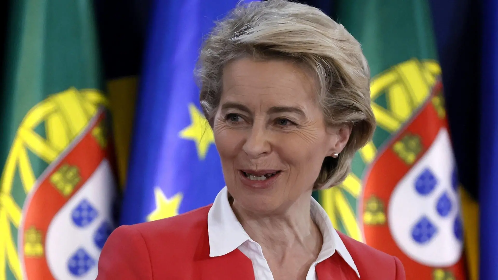 European Commission President Ursula von der Leyen gives a press conference after the European Council meeting during the 2nd day of the EU Social Summit at the Palacio de Cristal in Porto, Portugal, 08 May 2021. European Council meeting ACHTUNG: NUR REDAKTIONELLE NUTZUNG PUBLICATIONxINxGERxSUIxAUTxONLY Copyright: xLAVANDEIRAxJRx GRAF2394 20210508-637560932418267772