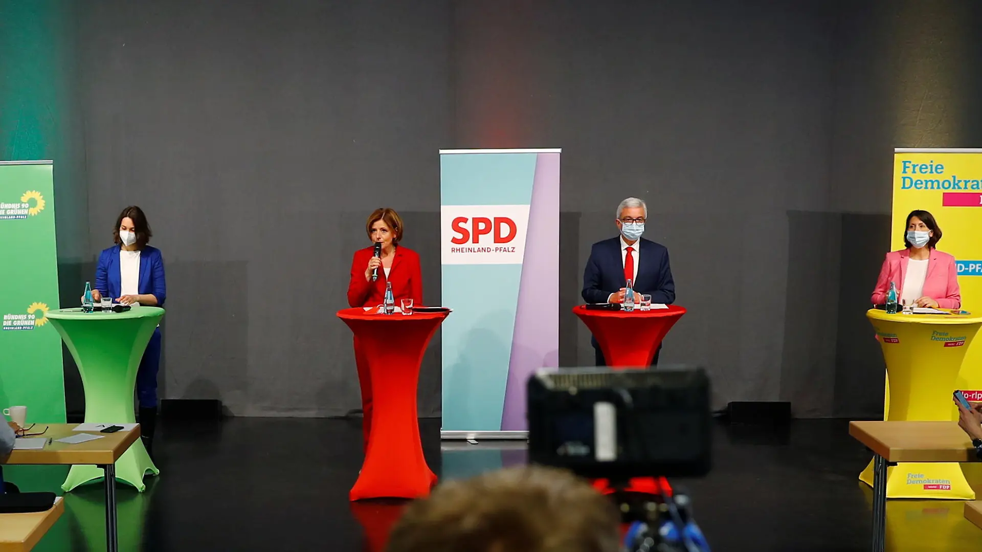 State Prime Minister Malu Dreyer of the Social Democratic Party (SPD) speaks next to Roger Lewentz of the Social Democratic Party (SPD), Volker Wissing and Daniele Schmitt of the Free Democratic Party's (FDP) and Alliance 90/The Greens party leaders Misbah Khan, Josef Winkler and Anne Spiegel during a news conference on the results of the coalition talks for Rhineland-Palatinate, in Mainz, Germany April 30, 2021. REUTERS/Kai Pfaffenbach
