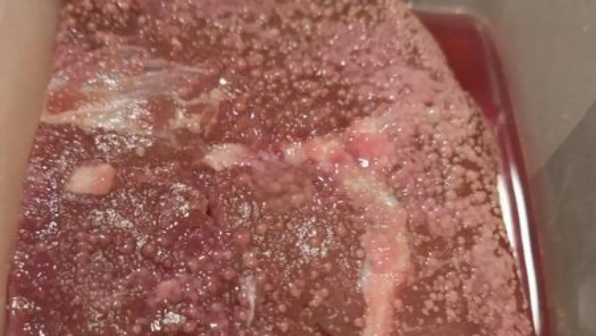 Einige Menschen verzehren bewusst vergammeltes Fleisch, um dadurch high zu werden.