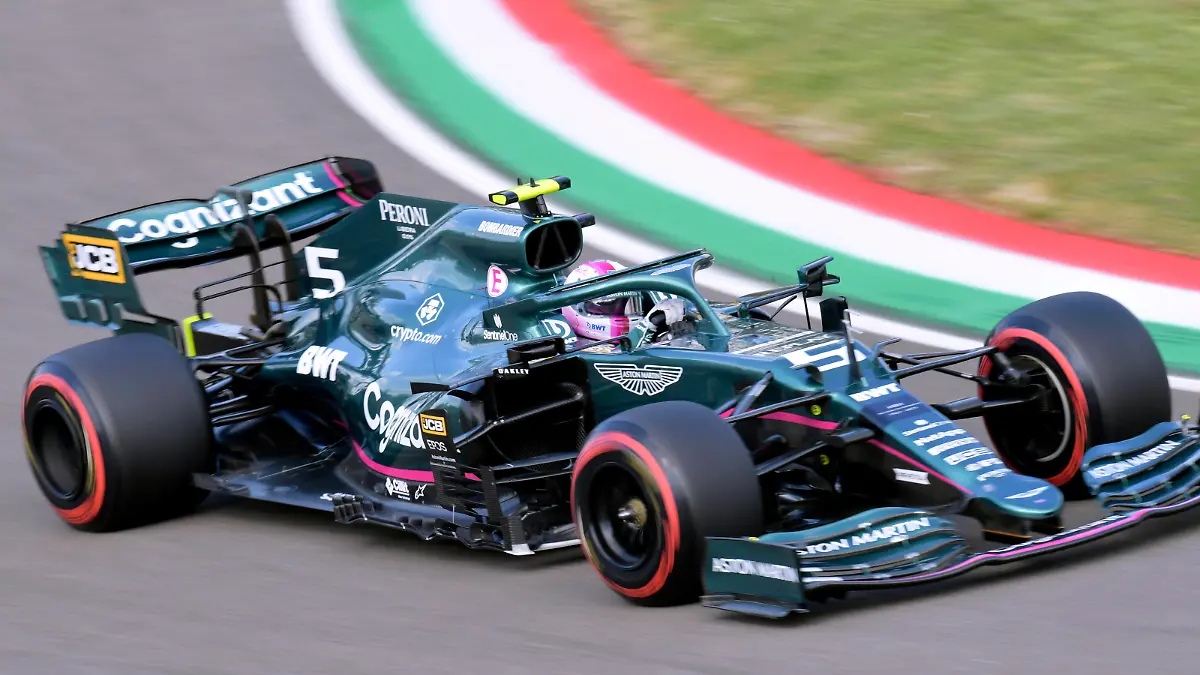  VETTEL Sebastian Aston Martin F1 Team FIA Formel 1 Saison 2021 in Imola am 17. 04. 2021 in Imola *** VETTEL Sebastian Aston Martin F1 Team FIA Formula 1 Season 2021 at Imola on 17 04 2021 at Imola