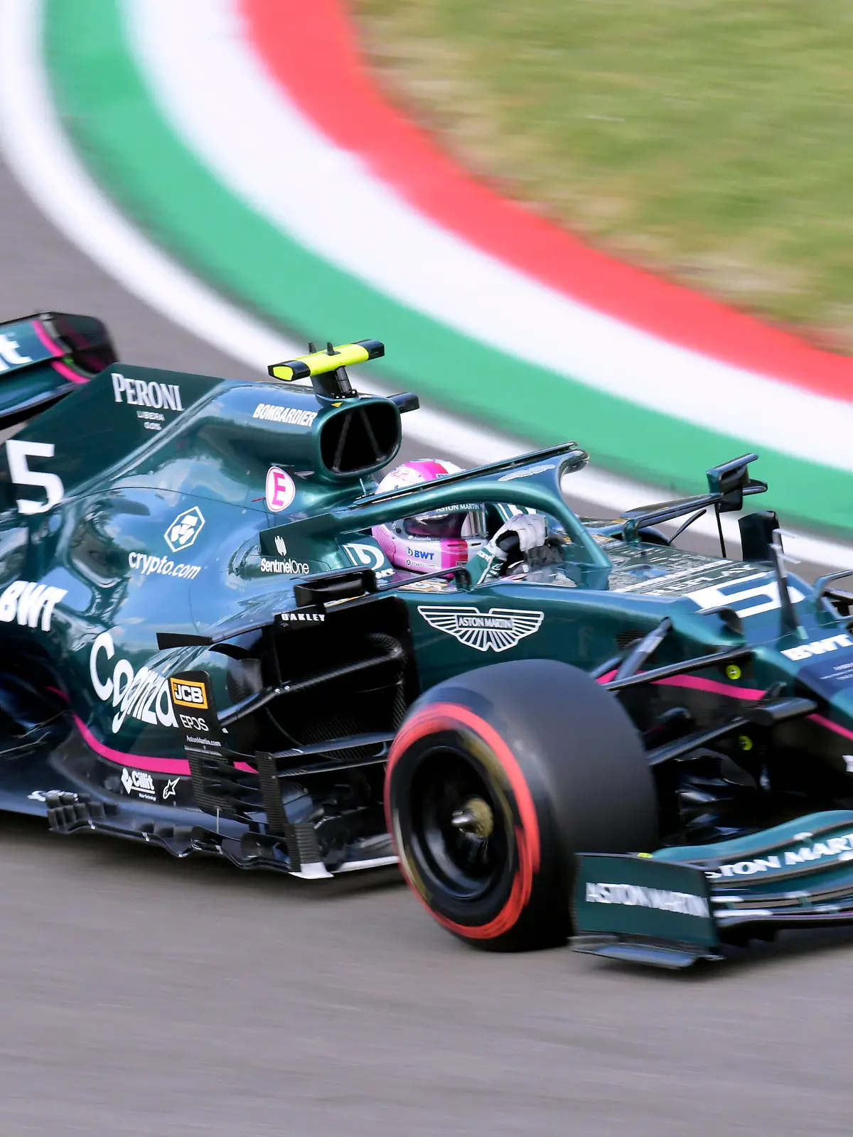  VETTEL Sebastian Aston Martin F1 Team FIA Formel 1 Saison 2021 in Imola am 17. 04. 2021 in Imola *** VETTEL Sebastian Aston Martin F1 Team FIA Formula 1 Season 2021 at Imola on 17 04 2021 at Imola