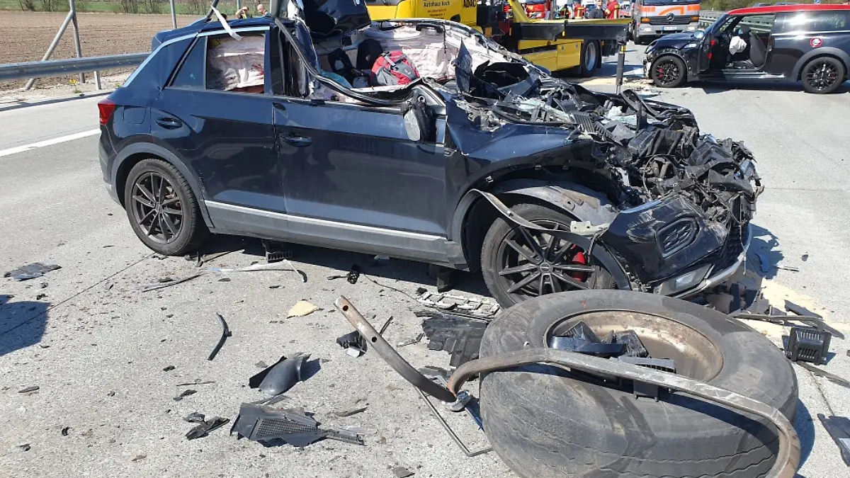 Das Auto der Familie aus Beverungen wurde komplett zerstört