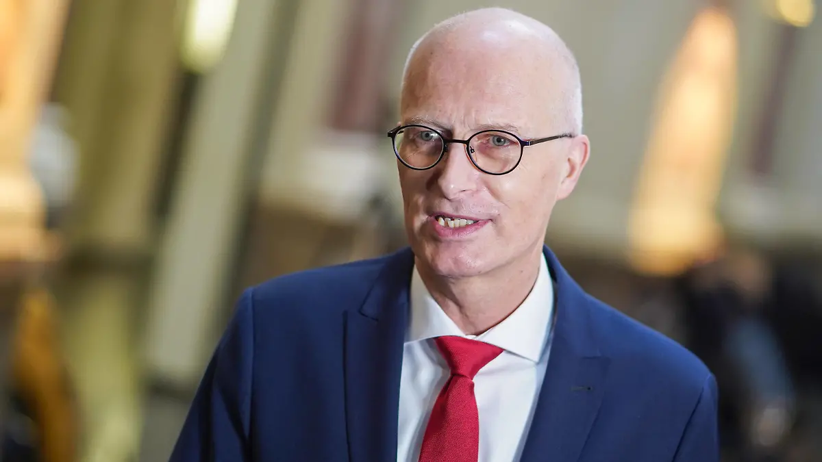 22.04.2021,Berlin,Deutschland,GER,1003. Sitzung des Bundesrat.Sondersitzung zur Corona-Notbremse.Peter Tschentscher, Erster Bürgermeister der Freien und Hansestadt Hamburg. *** 22 04 2021,Berlin,Germany,GER,1003 Meeting of the Bundesrat Sondersitzung zur Corona Notbremse Peter Tschentscher, First Mayor of the Free and Hanseatic City of Hamburg