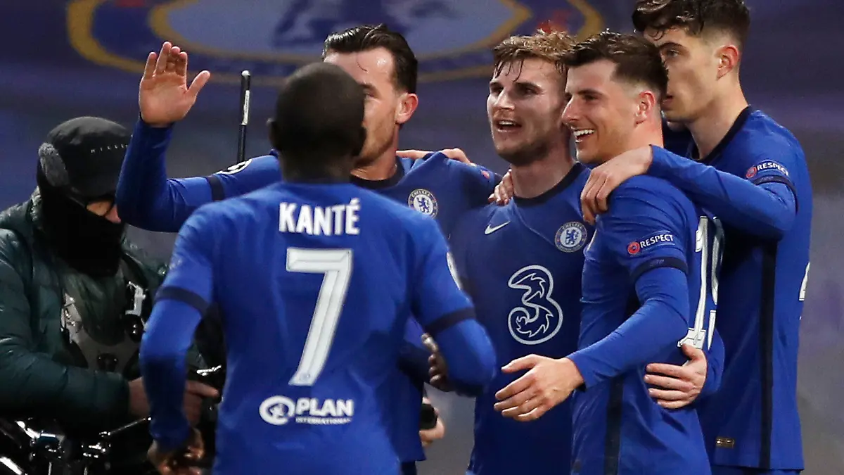 05.05.2021, Großbritannien, London: Fußball: Champions League, FC Chelsea - Real Madrid, K.o.-Runde, Halbfinale, Rückspiel im Stamford Bridge Stadion. Chelseas Timo Werner (3.v.r) feiert mit seinem Teamkollegen sein Tor zum 1:0. Foto: Alastair Grant/AP/dpa +++ dpa-Bildfunk +++