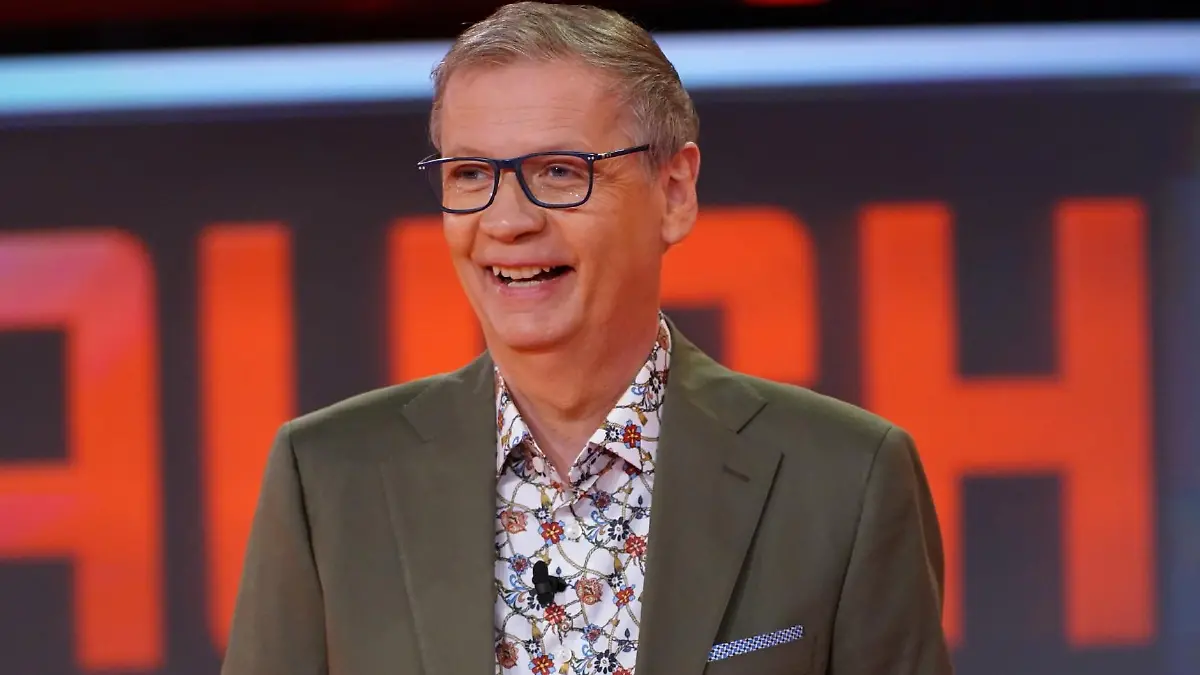 Günther Jauch tritt alleine gegen ein 5-köpfiges prominentes Rate-Team an.
Die Verwendung des sendungsbezogenen Materials ist nur mit dem Hinweis und Verlinkung auf TVNOW gestattet.