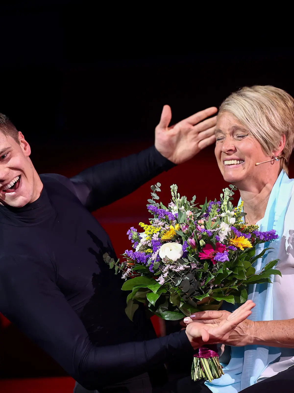 Simon Zachenhuber rührt seine Mama zu Tränen.