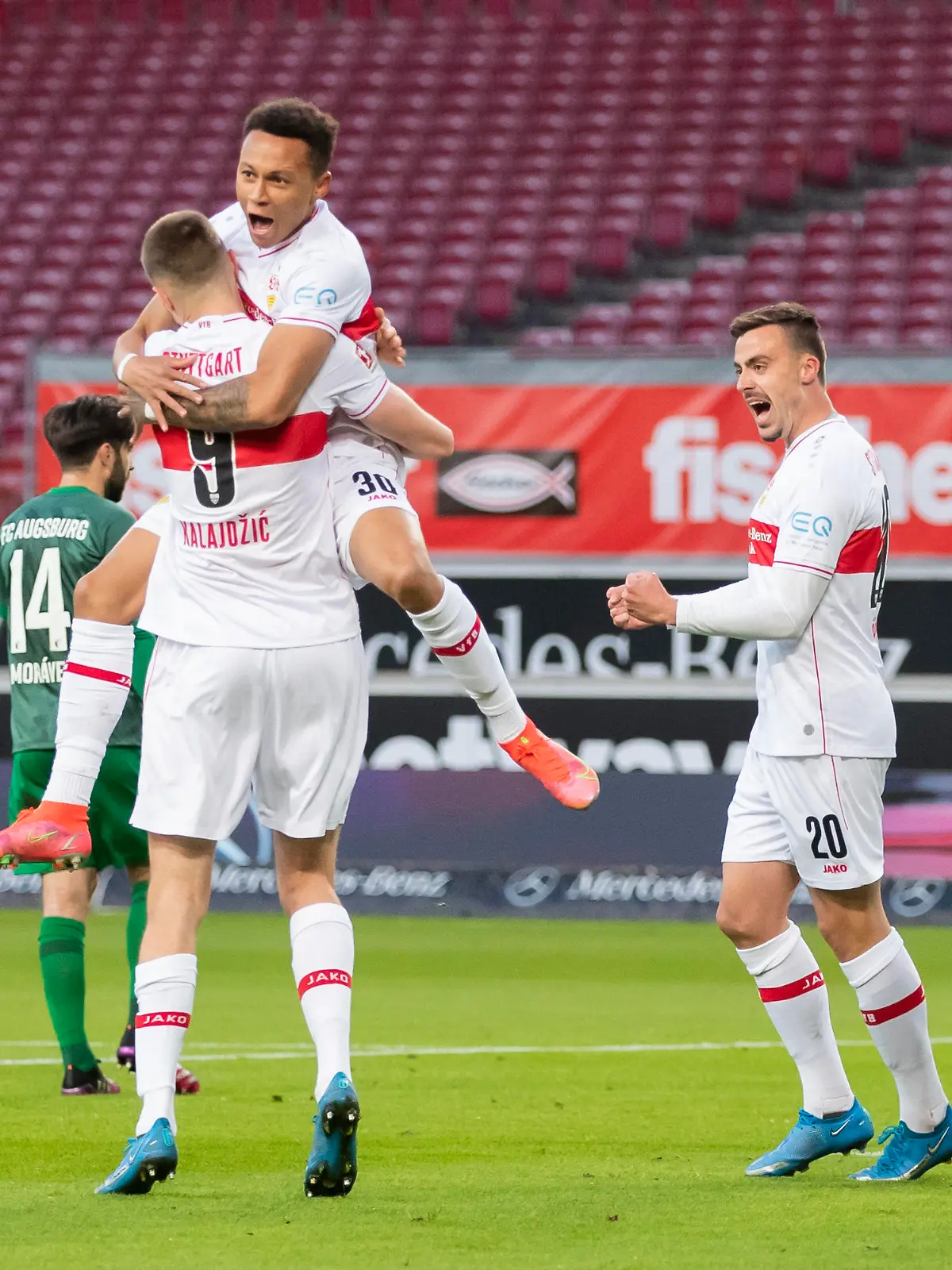 VfB-Stürmer Sasa Kalajdzic bejubelt sein Tor zum 2:1-Sieg gegen Augsburg